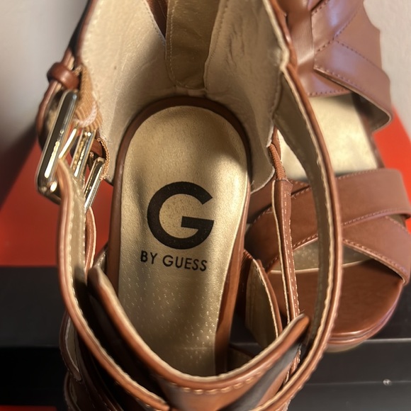 “NEW” G BY GUESS HIGH HEELS - Picture 4 of 16